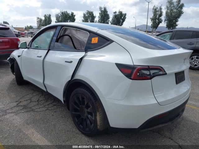 Photo 2 VIN: 7SAYGDEE0NF329786 - TESLA MODEL Y 