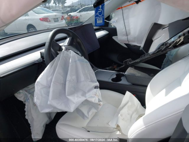 Photo 4 VIN: 7SAYGDEE0NF329786 - TESLA MODEL Y 