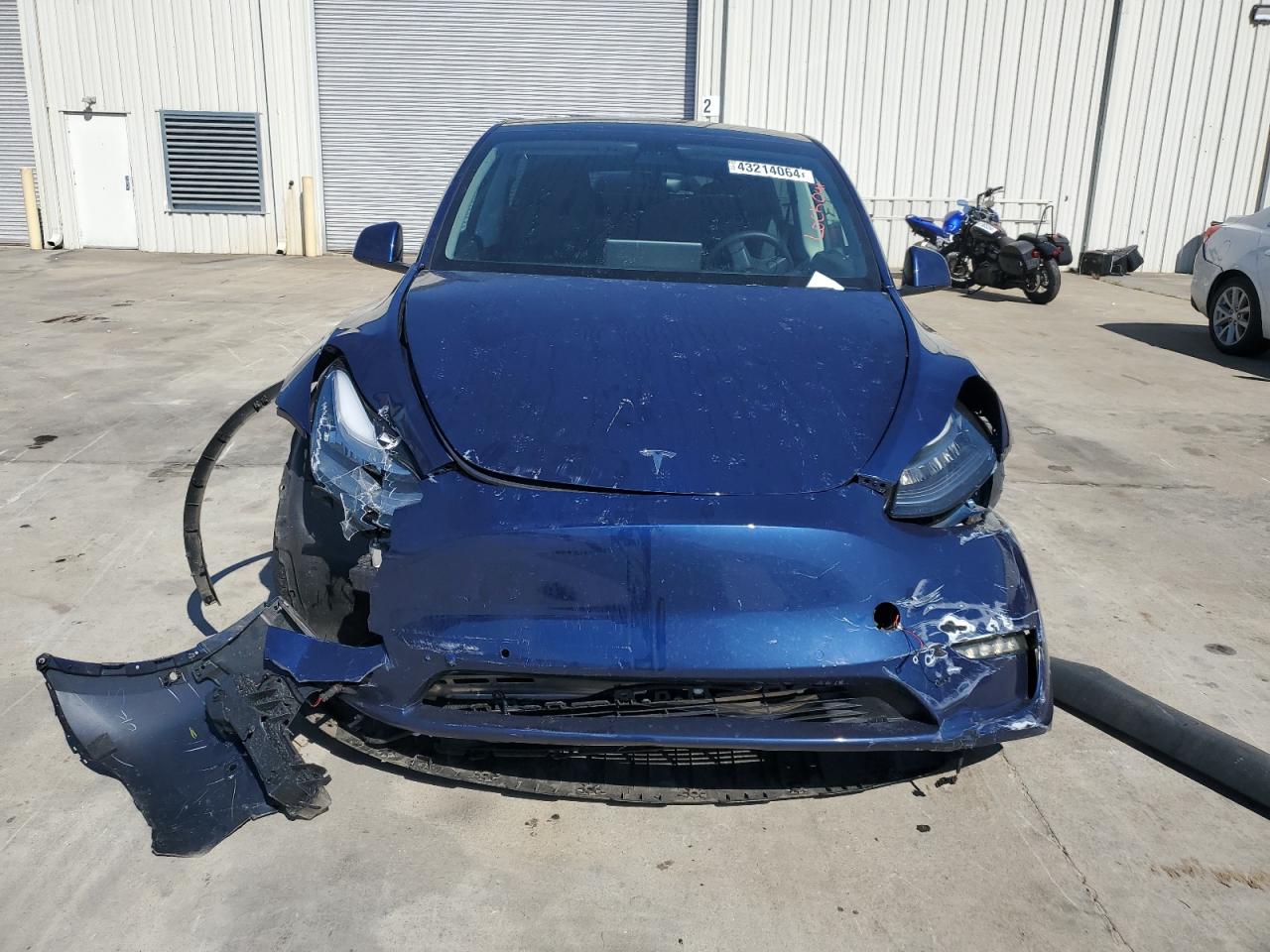 Photo 4 VIN: 7SAYGDEE0NF356650 - TESLA MODEL Y 