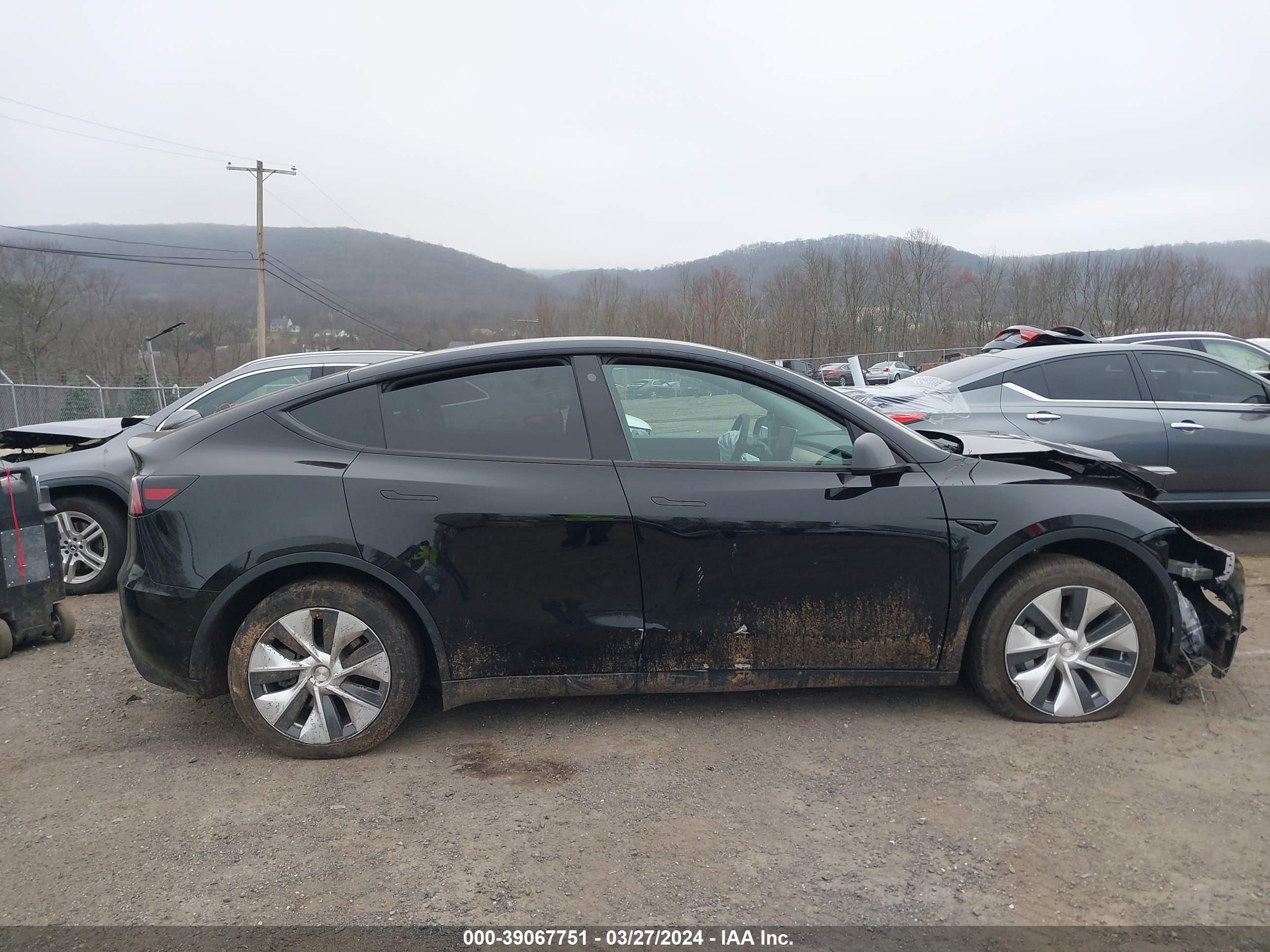 Photo 11 VIN: 7SAYGDEE0NF435767 - TESLA MODEL Y 