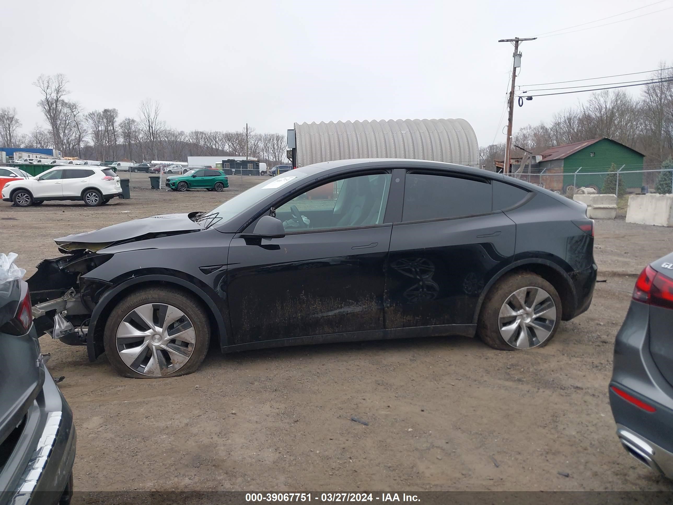 Photo 12 VIN: 7SAYGDEE0NF435767 - TESLA MODEL Y 