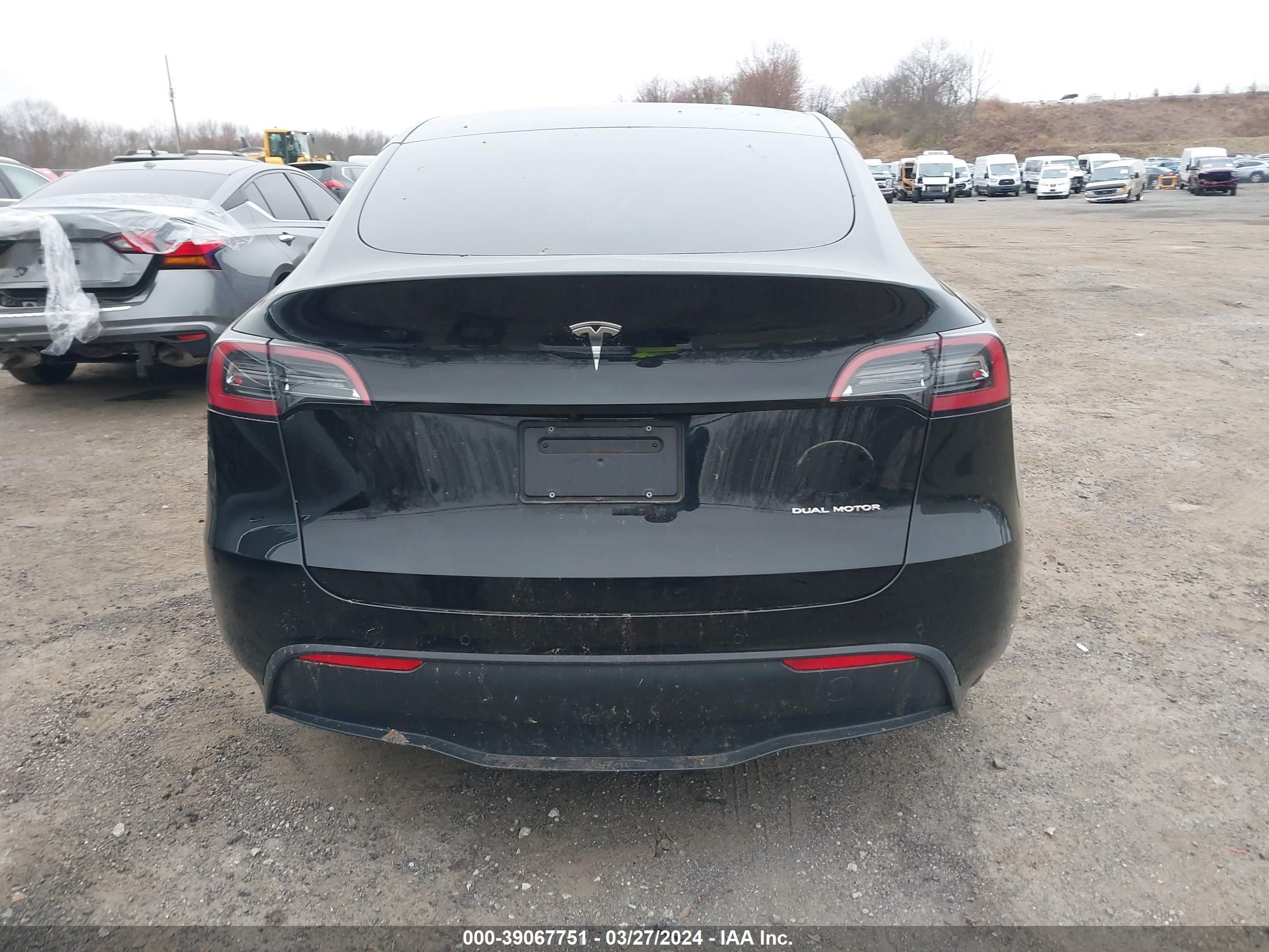 Photo 14 VIN: 7SAYGDEE0NF435767 - TESLA MODEL Y 