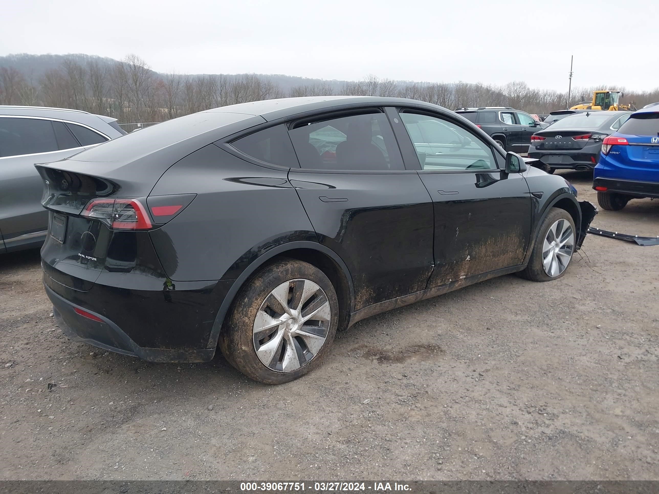 Photo 3 VIN: 7SAYGDEE0NF435767 - TESLA MODEL Y 