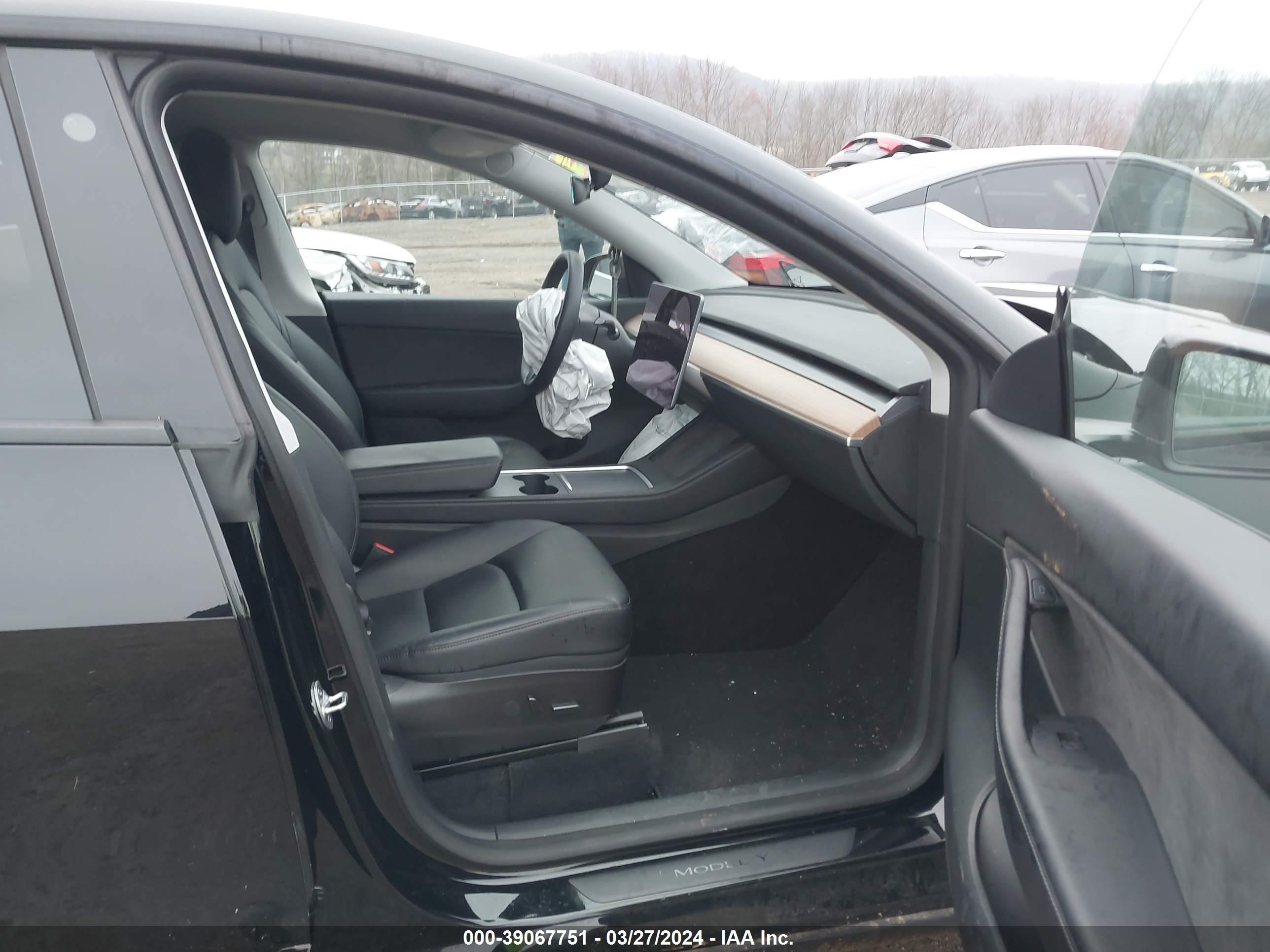 Photo 4 VIN: 7SAYGDEE0NF435767 - TESLA MODEL Y 