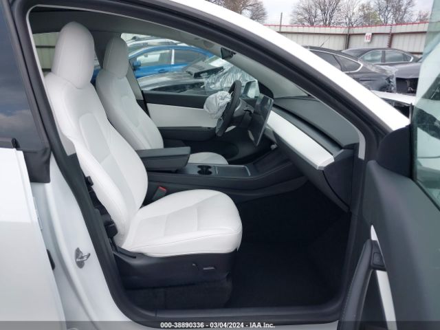 Photo 4 VIN: 7SAYGDEE0NF445201 - TESLA MODEL Y 