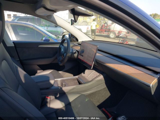 Photo 4 VIN: 7SAYGDEE0PA098663 - TESLA MODEL Y 