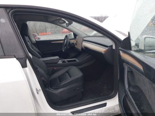 Photo 4 VIN: 7SAYGDEE0PA144654 - TESLA MODEL Y 