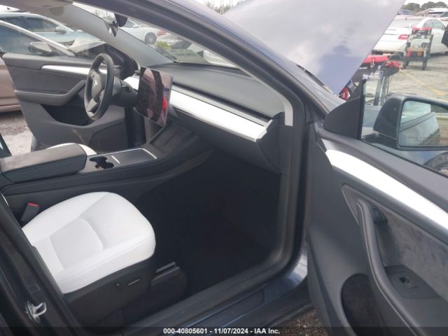 Photo 4 VIN: 7SAYGDEE0PA177668 - TESLA MODEL Y 