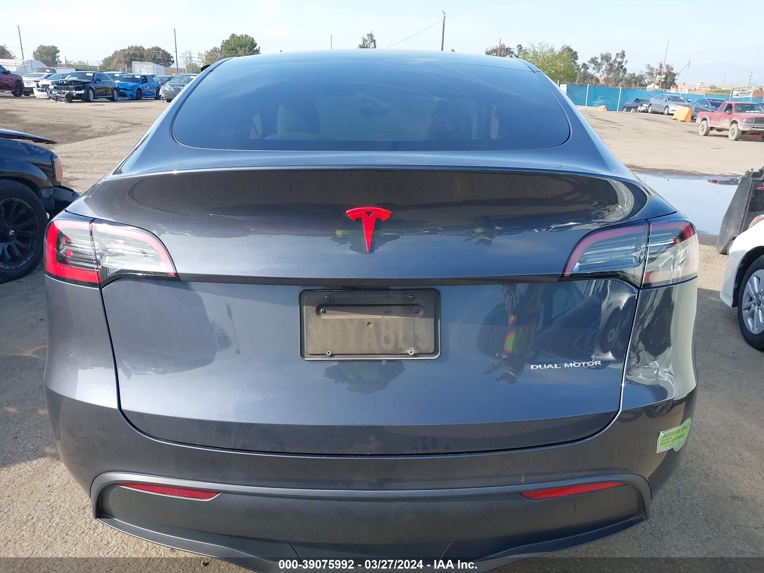 Photo 16 VIN: 7SAYGDEE0PF606083 - TESLA MODEL Y 