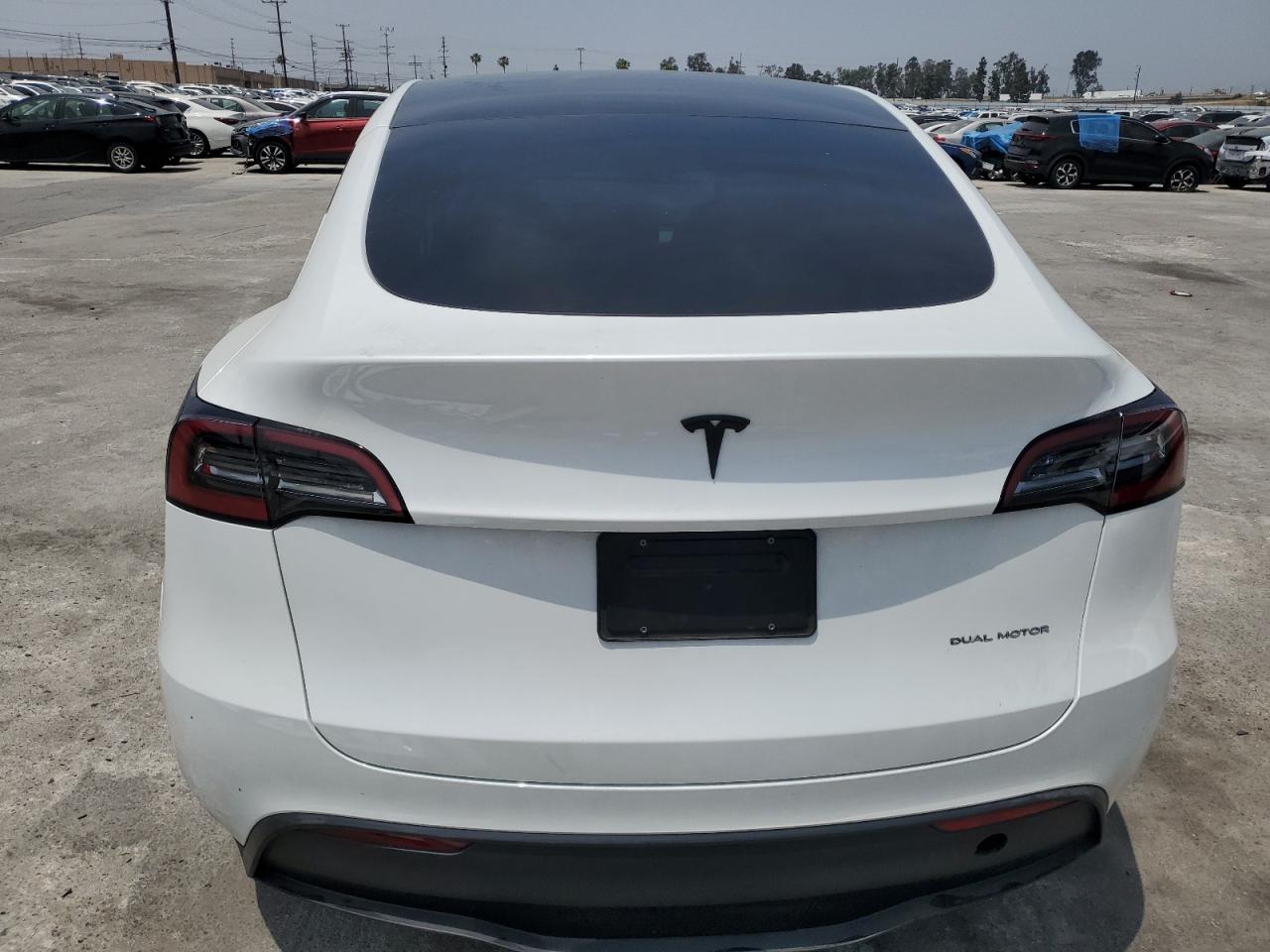 Photo 5 VIN: 7SAYGDEE0PF621022 - TESLA MODEL Y 