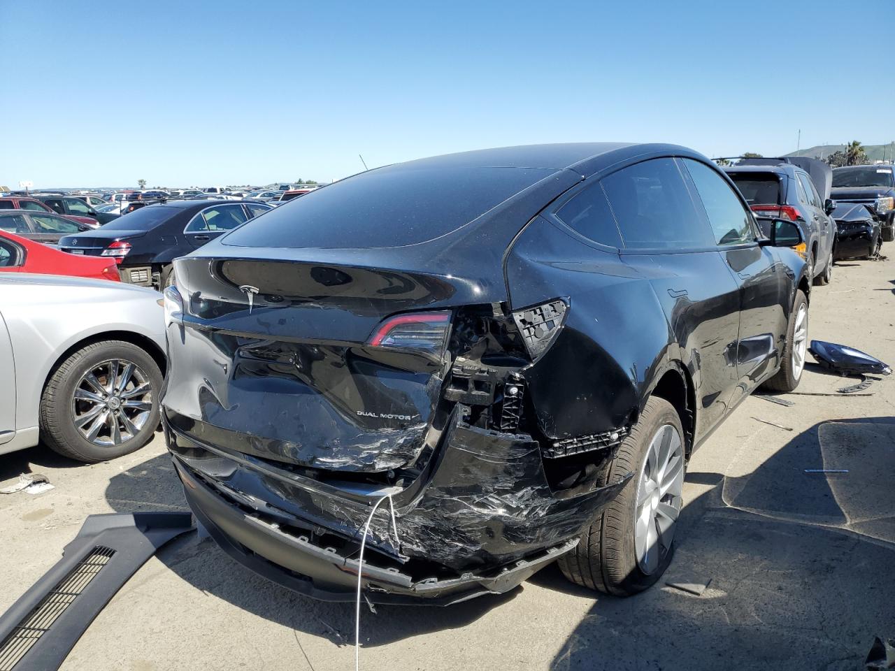 Photo 2 VIN: 7SAYGDEE0PF630531 - TESLA MODEL Y 