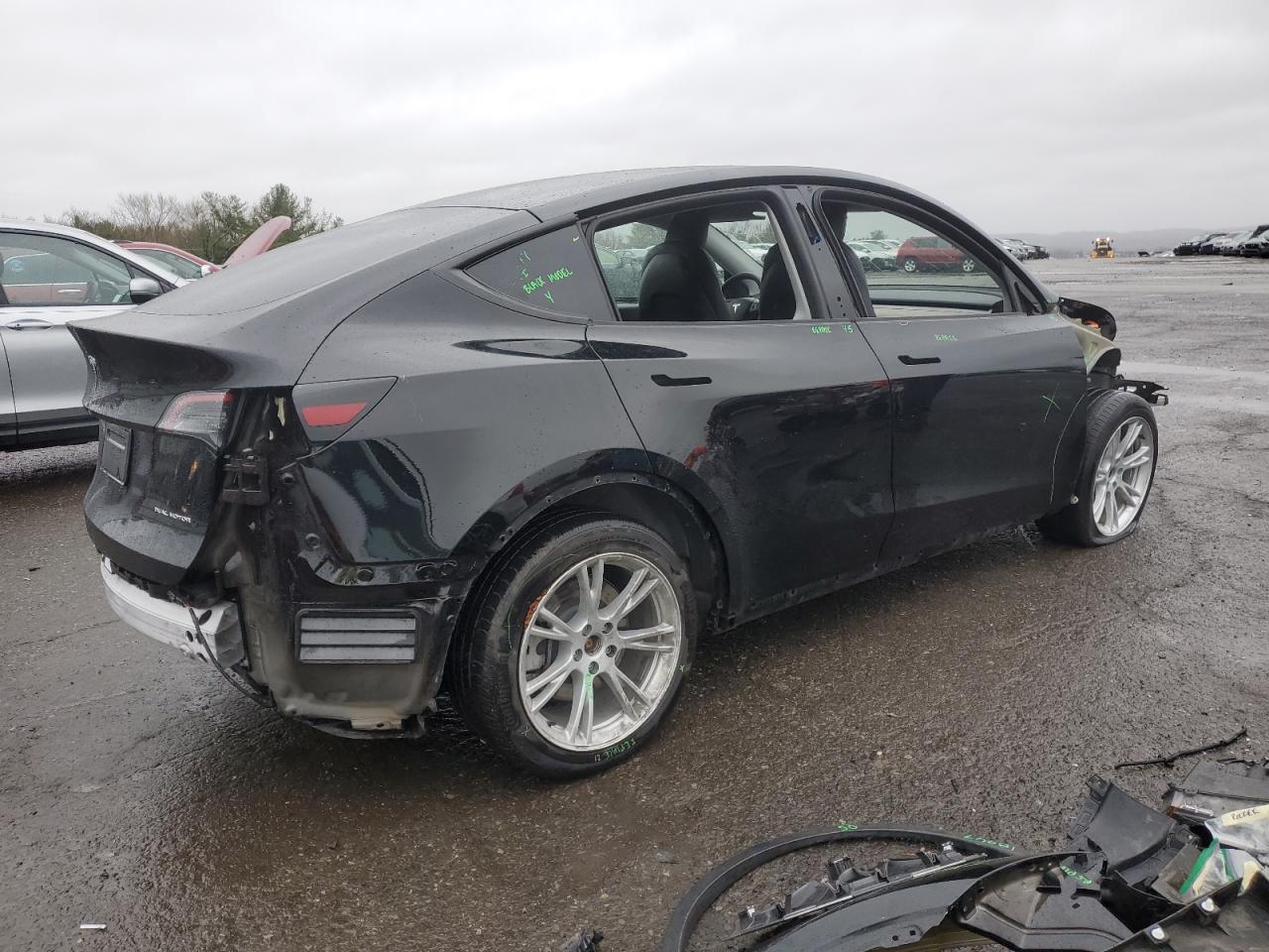 Photo 2 VIN: 7SAYGDEE0PF665358 - TESLA MODEL Y 