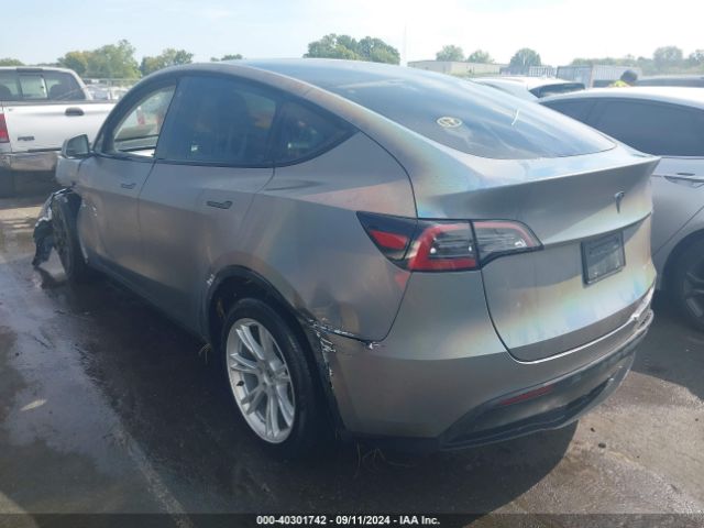 Photo 2 VIN: 7SAYGDEE0PF671483 - TESLA MODEL Y 