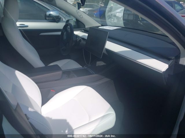 Photo 4 VIN: 7SAYGDEE0PF671483 - TESLA MODEL Y 