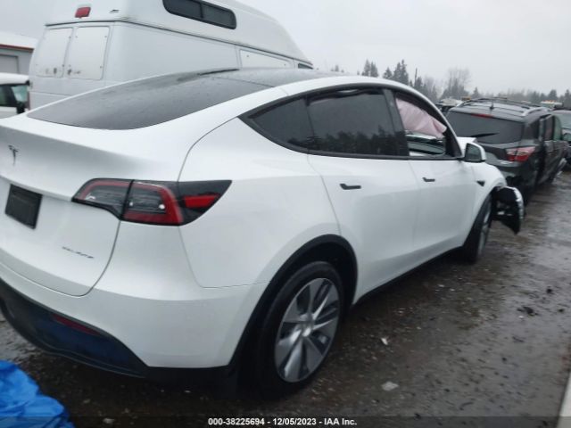 Photo 3 VIN: 7SAYGDEE0PF698537 - TESLA MODEL Y 