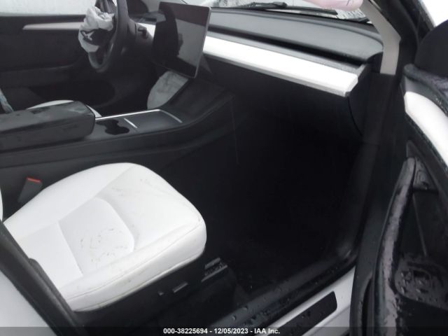 Photo 4 VIN: 7SAYGDEE0PF698537 - TESLA MODEL Y 