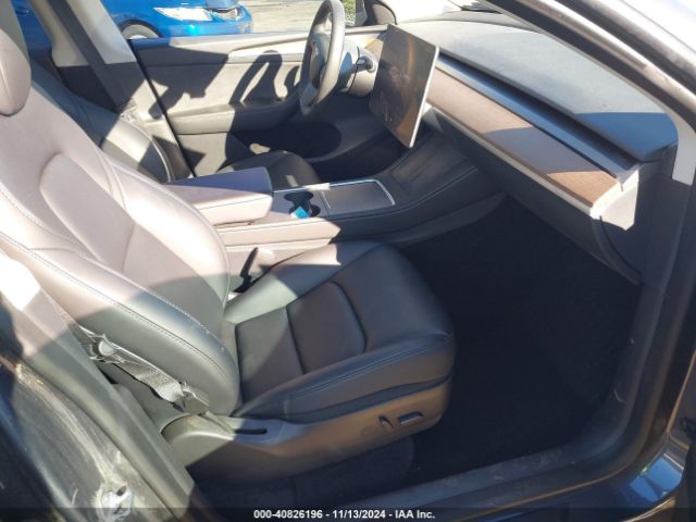 Photo 4 VIN: 7SAYGDEE0PF708452 - TESLA MODEL Y 