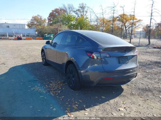 Photo 2 VIN: 7SAYGDEE0PF756369 - TESLA MODEL Y 