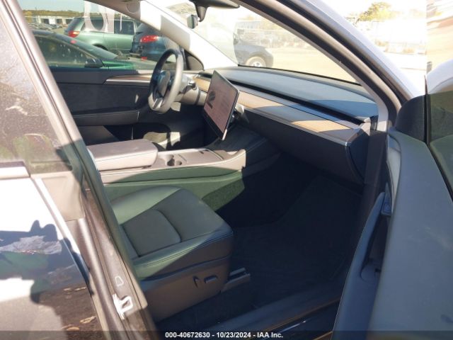 Photo 4 VIN: 7SAYGDEE0PF756369 - TESLA MODEL Y 