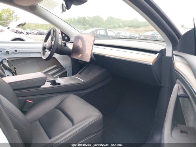 Photo 4 VIN: 7SAYGDEE0PF802038 - TESLA MODEL Y 