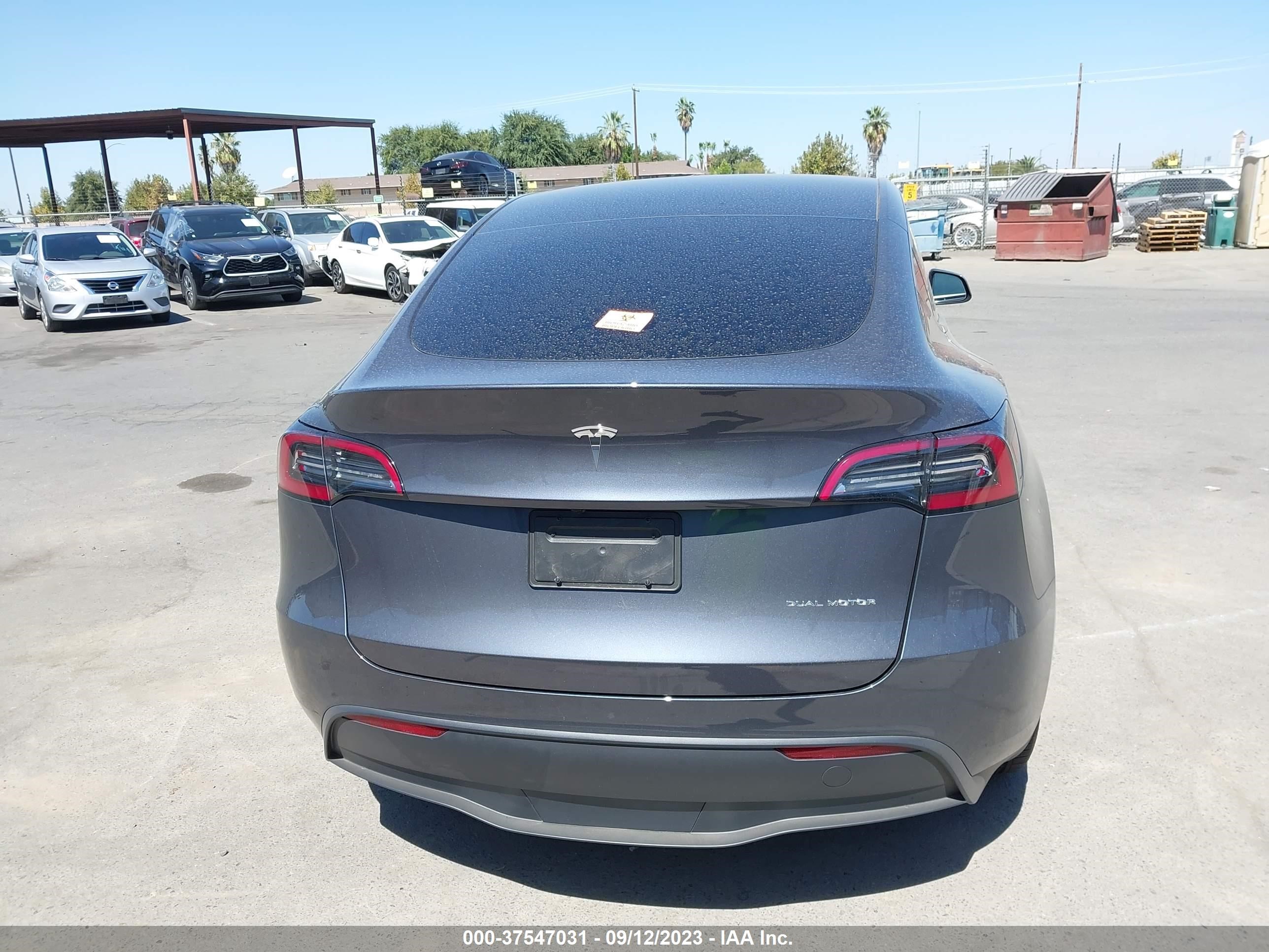 Photo 14 VIN: 7SAYGDEE0PF852163 - TESLA MODEL Y 