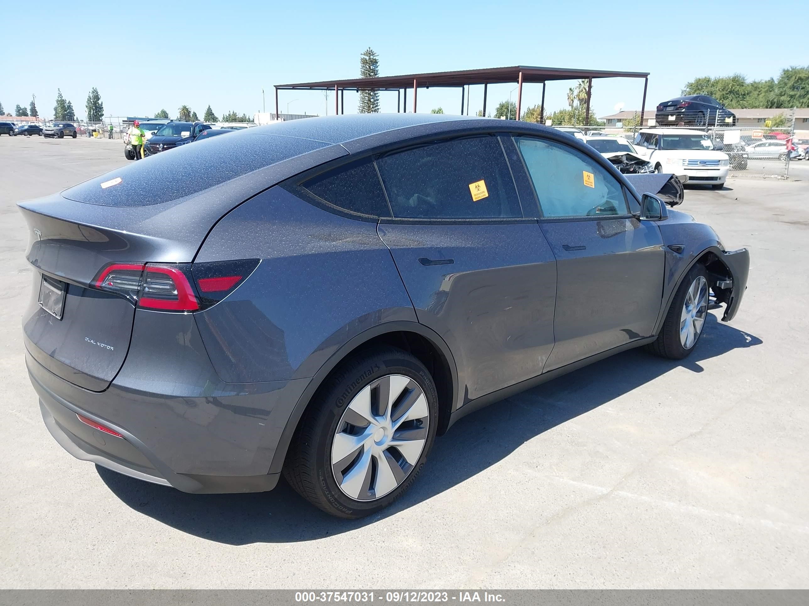 Photo 3 VIN: 7SAYGDEE0PF852163 - TESLA MODEL Y 