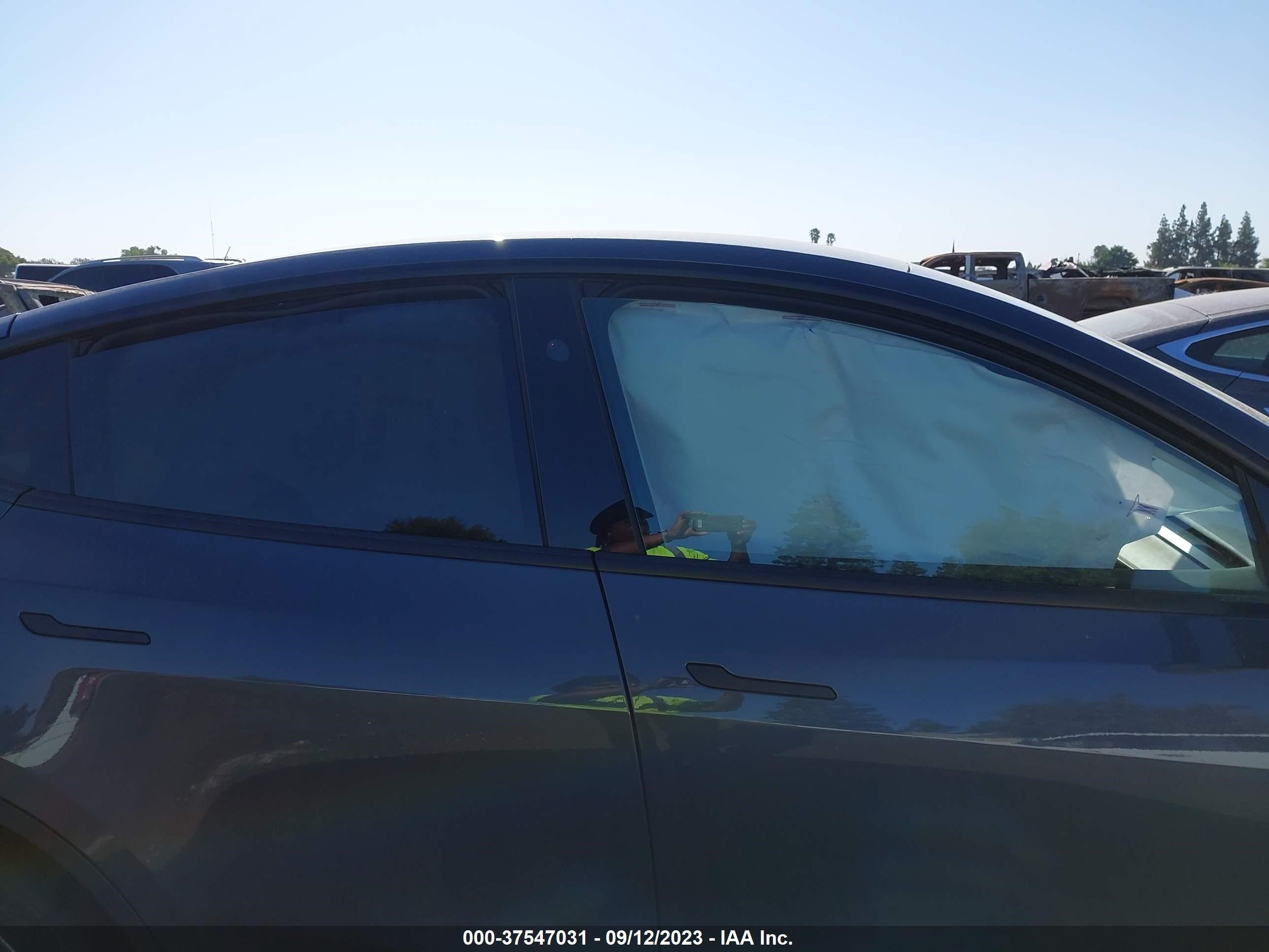 Photo 4 VIN: 7SAYGDEE0PF852163 - TESLA MODEL Y 