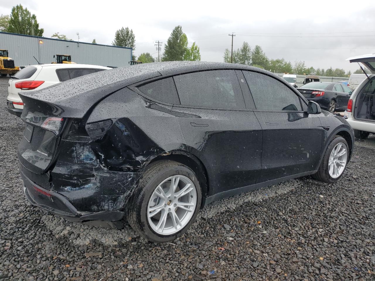 Photo 2 VIN: 7SAYGDEE0PF888578 - TESLA MODEL Y 