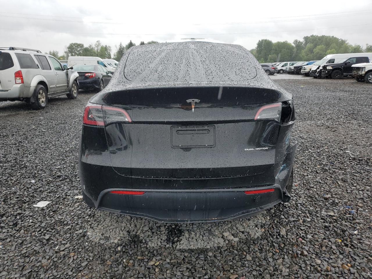 Photo 5 VIN: 7SAYGDEE0PF888578 - TESLA MODEL Y 