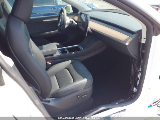 Photo 4 VIN: 7SAYGDEE0RA260570 - TESLA MODEL Y 