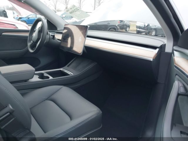 Photo 4 VIN: 7SAYGDEE0RA330083 - TESLA MODEL Y 