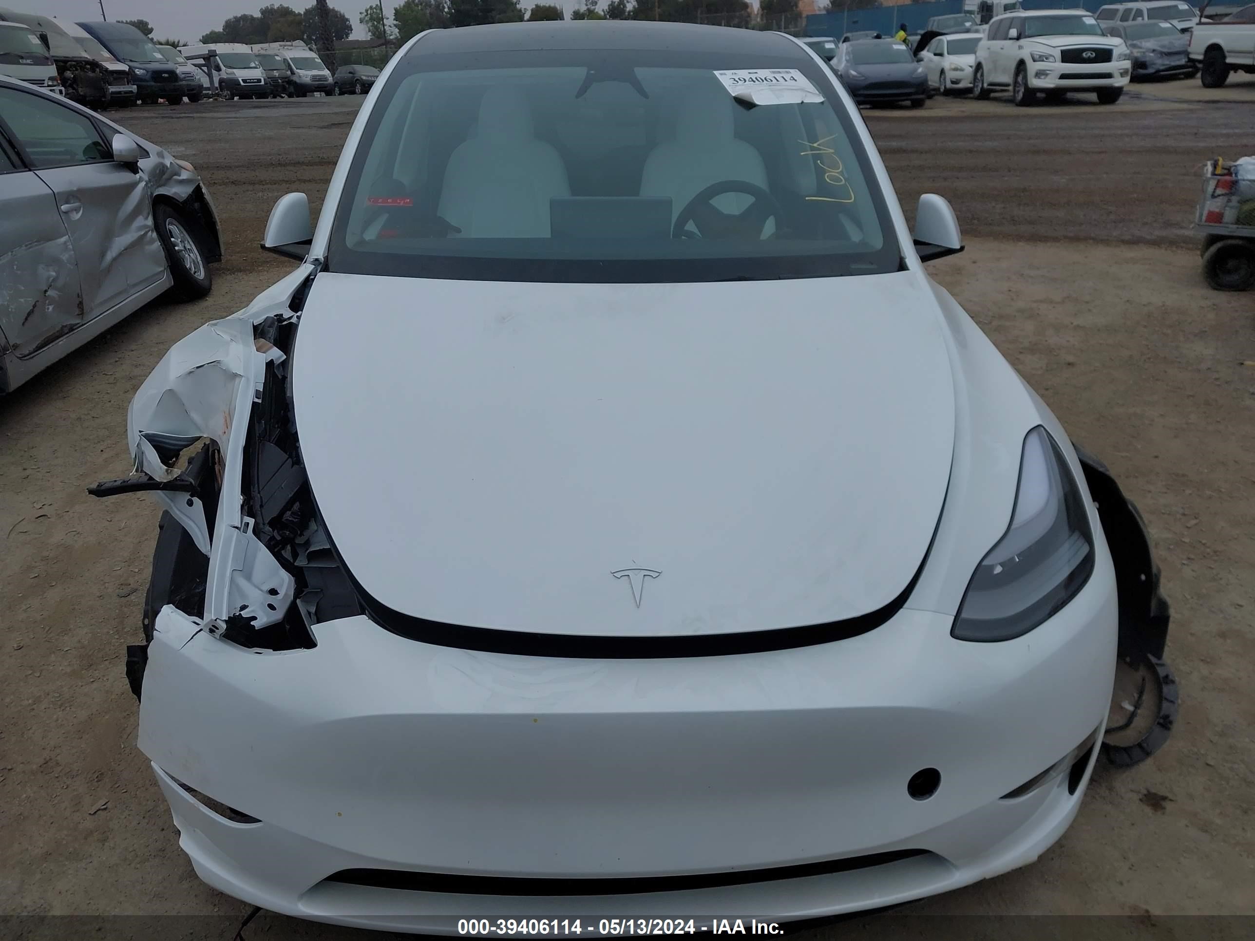 Photo 10 VIN: 7SAYGDEE0RF077110 - TESLA MODEL Y 