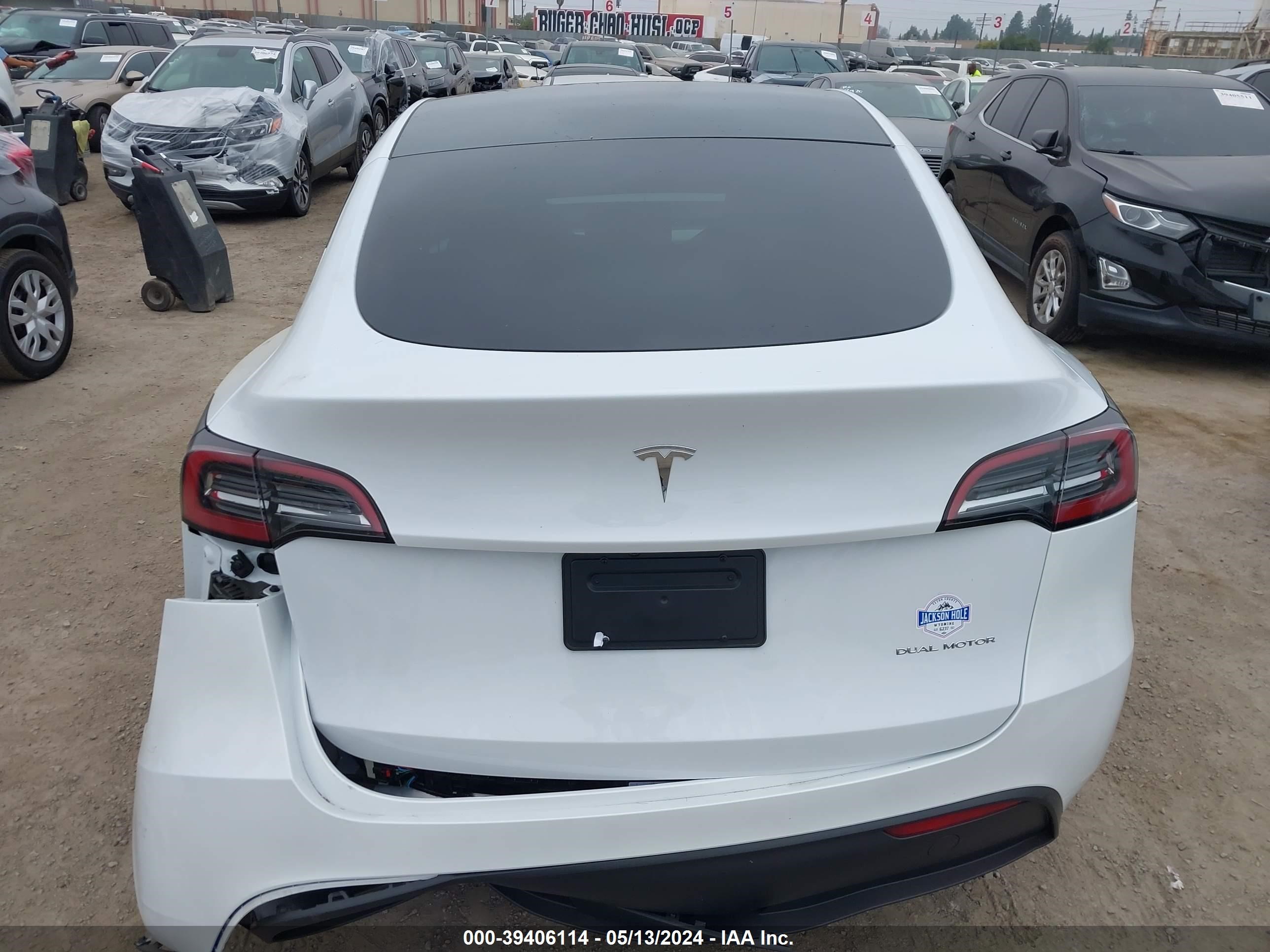 Photo 14 VIN: 7SAYGDEE0RF077110 - TESLA MODEL Y 