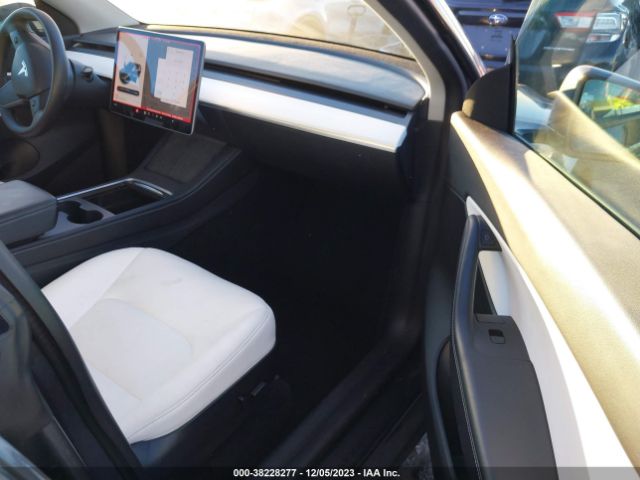 Photo 4 VIN: 7SAYGDEE1NF324435 - TESLA MODEL Y 