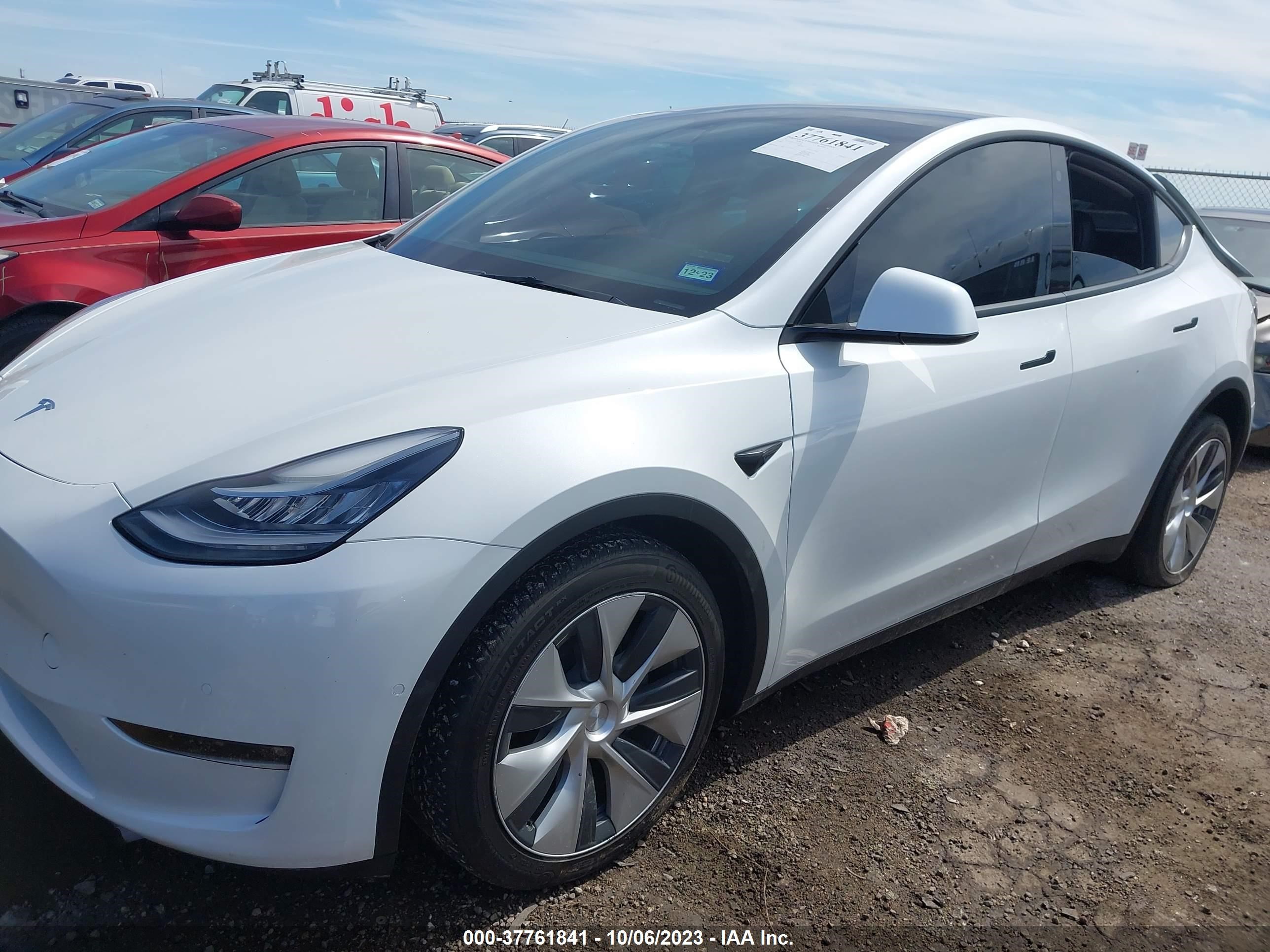 Photo 11 VIN: 7SAYGDEE1NF332728 - TESLA MODEL Y 