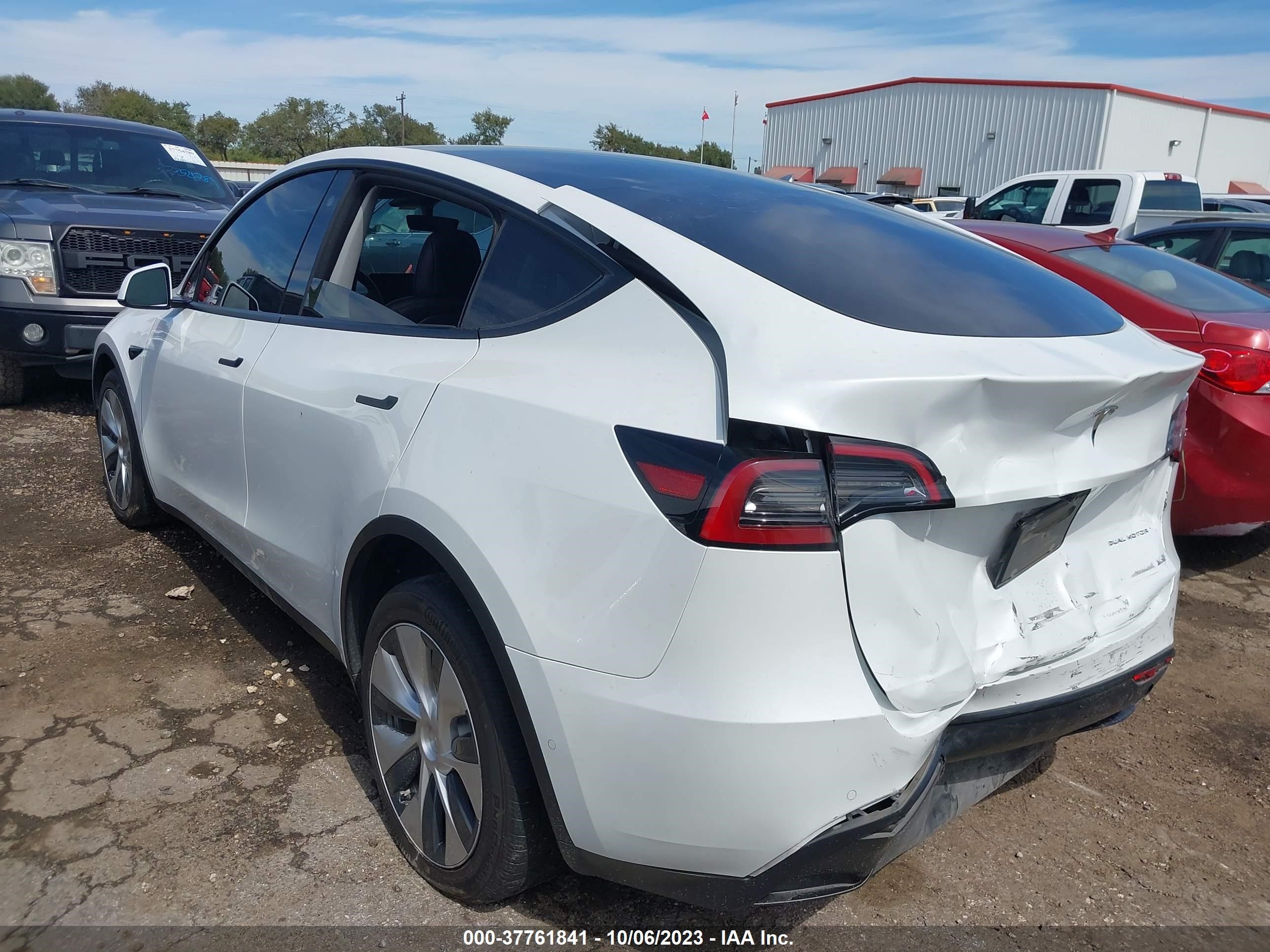 Photo 2 VIN: 7SAYGDEE1NF332728 - TESLA MODEL Y 