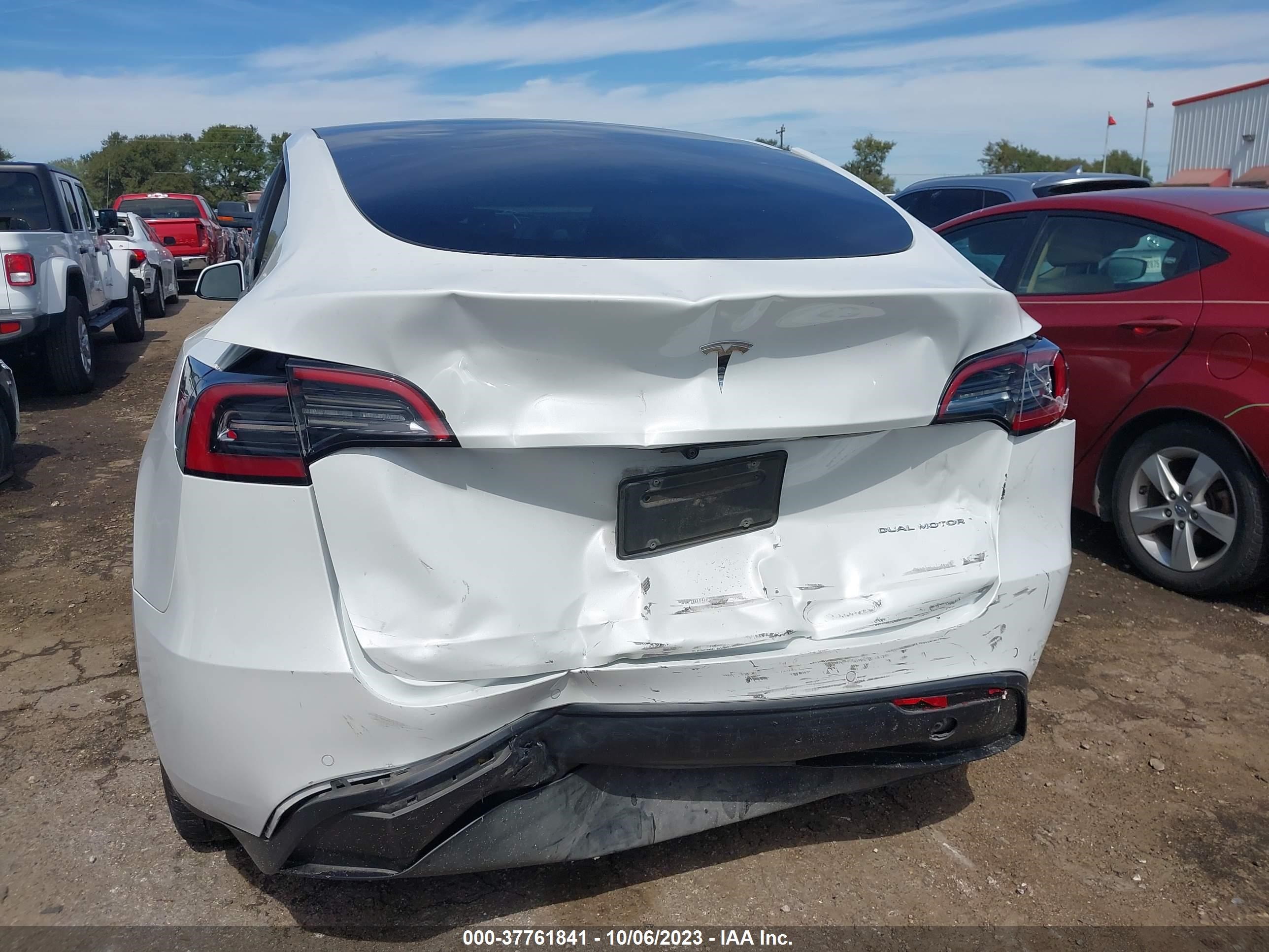 Photo 5 VIN: 7SAYGDEE1NF332728 - TESLA MODEL Y 