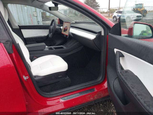 Photo 4 VIN: 7SAYGDEE1NF439178 - TESLA MODEL Y 