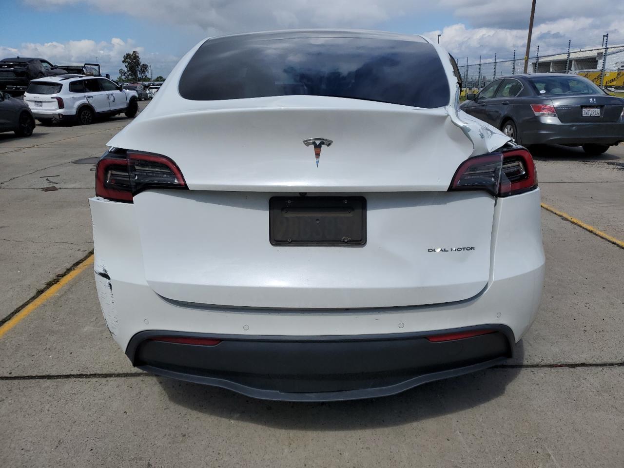 Photo 5 VIN: 7SAYGDEE1NF440394 - TESLA MODEL Y 