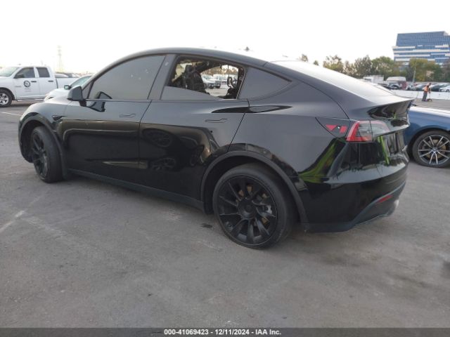 Photo 2 VIN: 7SAYGDEE1PA055921 - TESLA MODEL Y 