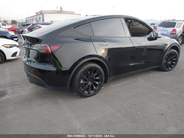 Photo 3 VIN: 7SAYGDEE1PA055921 - TESLA MODEL Y 