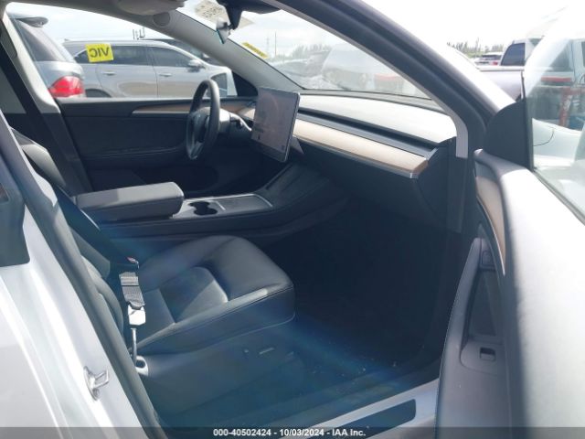 Photo 4 VIN: 7SAYGDEE1PA126521 - TESLA MODEL Y 