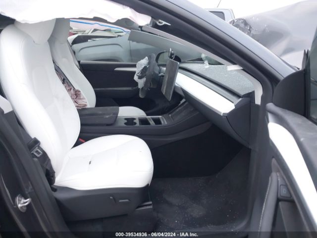 Photo 4 VIN: 7SAYGDEE1PA135185 - TESLA MODEL Y 