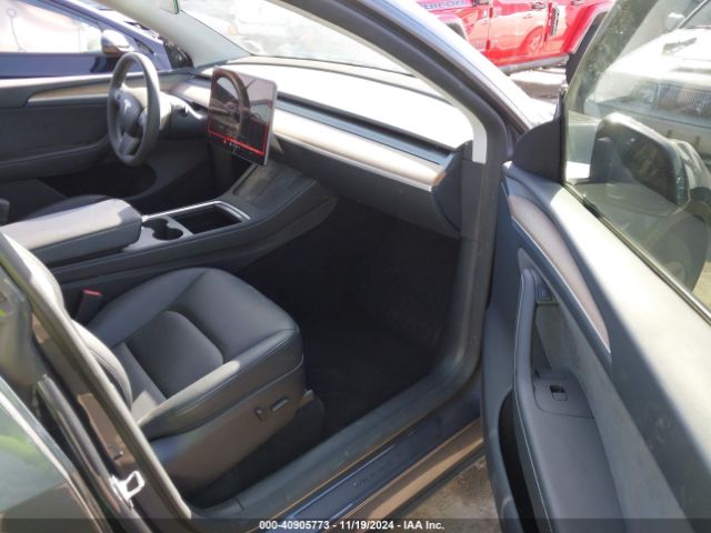 Photo 4 VIN: 7SAYGDEE1PA137017 - TESLA MODEL Y 