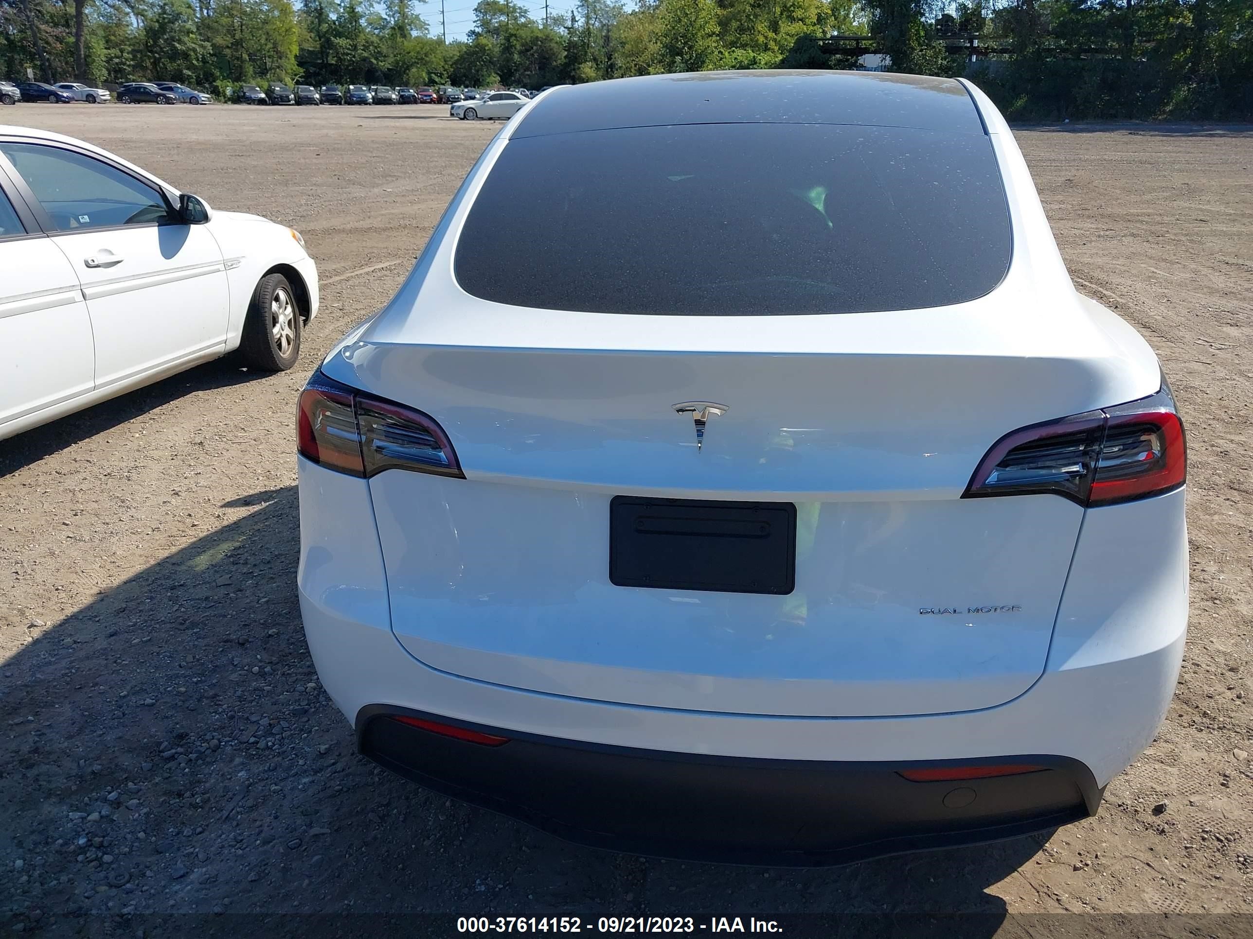 Photo 15 VIN: 7SAYGDEE1PA139740 - TESLA MODEL Y 