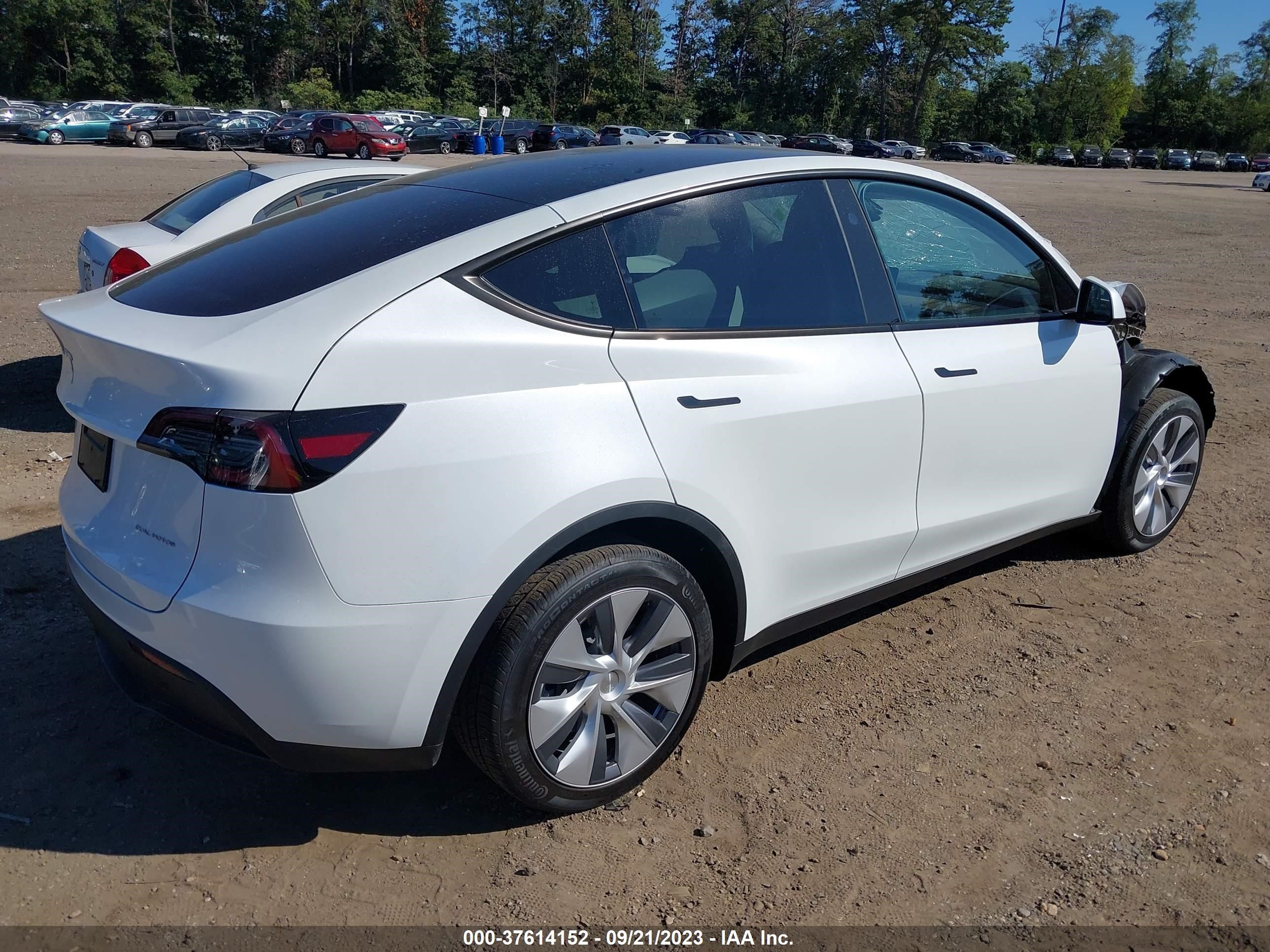 Photo 3 VIN: 7SAYGDEE1PA139740 - TESLA MODEL Y 