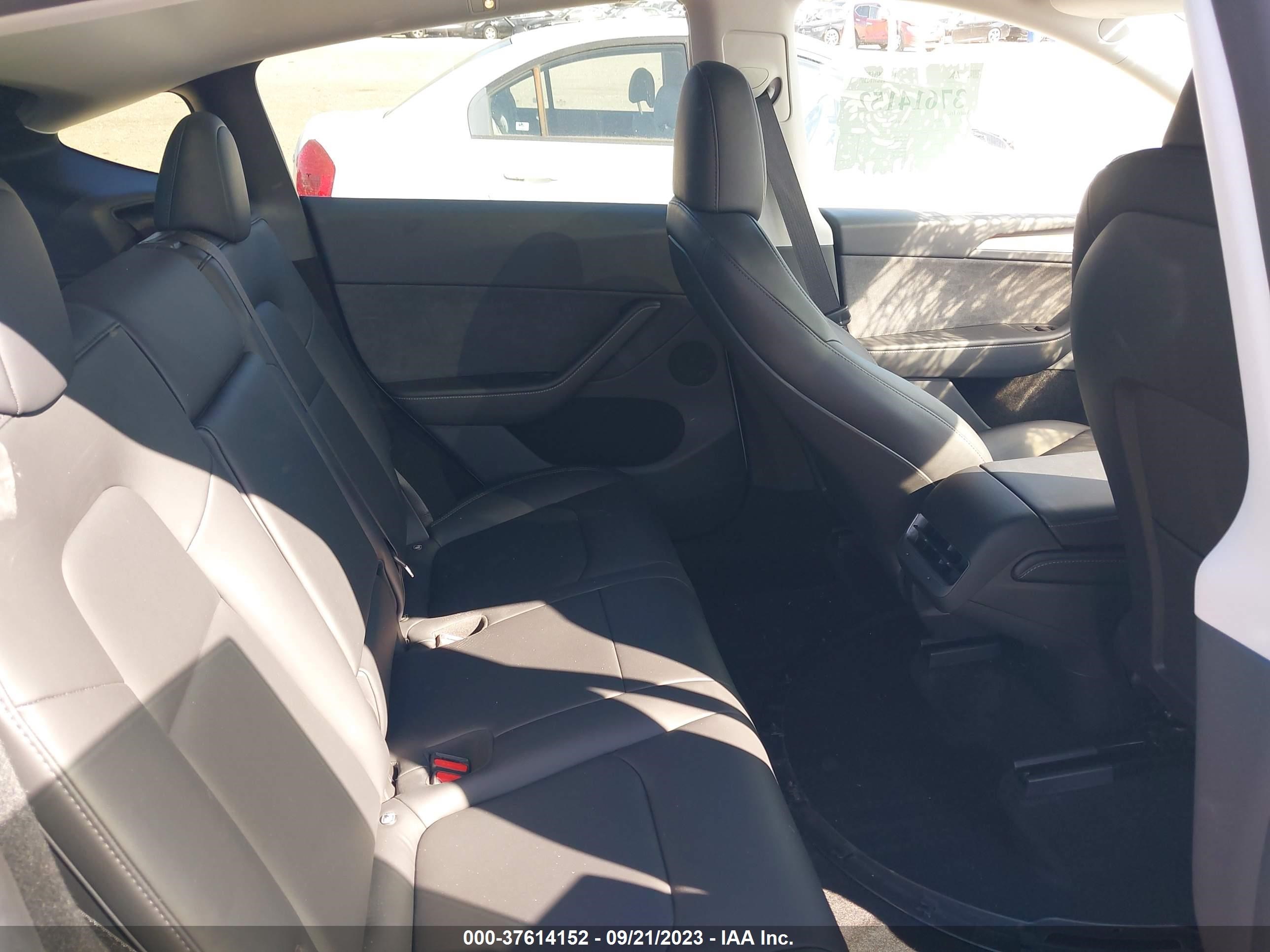 Photo 7 VIN: 7SAYGDEE1PA139740 - TESLA MODEL Y 