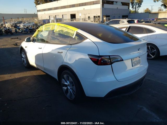 Photo 2 VIN: 7SAYGDEE1PA140936 - TESLA MODEL Y 