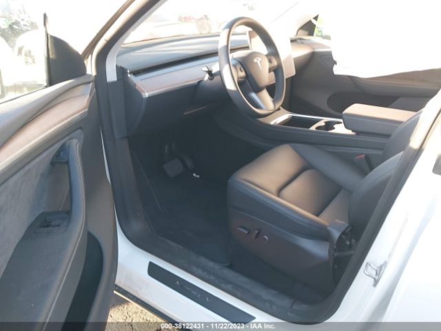 Photo 4 VIN: 7SAYGDEE1PA140936 - TESLA MODEL Y 