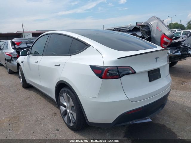 Photo 2 VIN: 7SAYGDEE1PF612720 - TESLA MODEL Y 